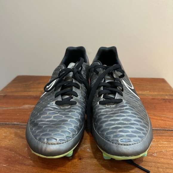 Nike Youth Magista Soccer Cleat Size 7 - Picture 4 of 7